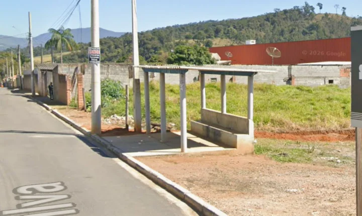 Moradores do Tanque Preto cobram reconstrução de ponto de ônibus em Nazaré Paulista